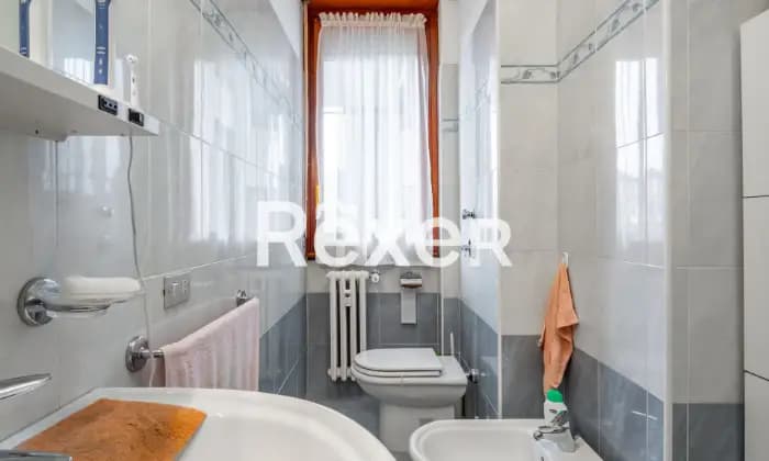 Rexer-Milano-Quadrilocale-di-mq-con-cucina-abitabile-due-balconi-e-cantina-Possibilit-box-auto-mq-Bagno