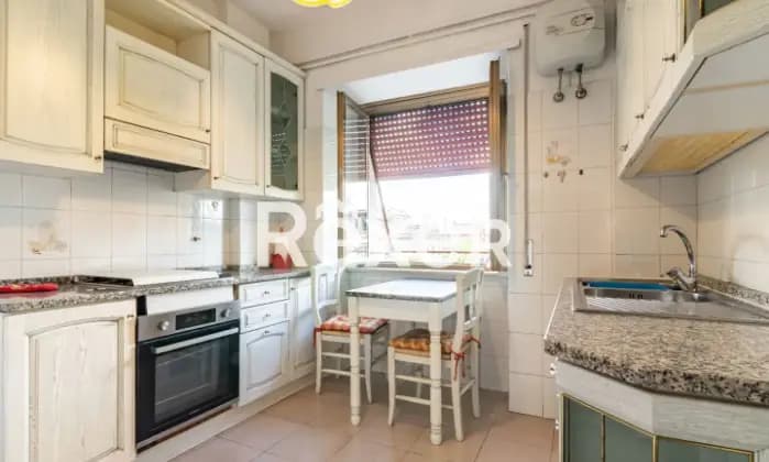 Rexer-ROMA-Zona-Villa-Lazzaroni-Ampio-bilocale-al-piano-quinto-Cucina