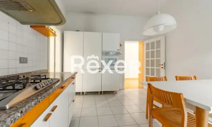 Rexer-BOLOGNA-Zona-Costa-Funivia-Appartamento-con-balconi-e-cantina-Cucina