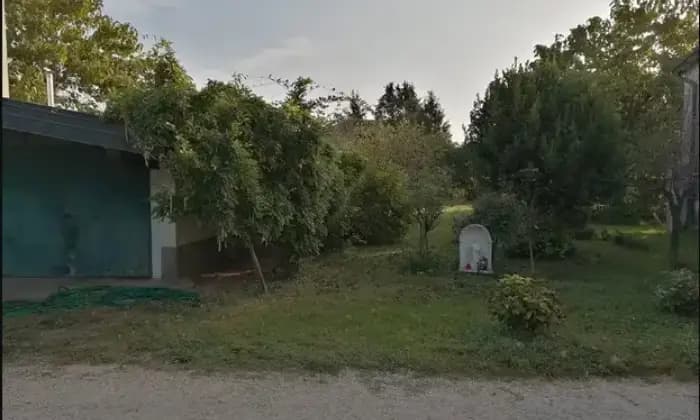 Rexer-Coseano-Casa-rurale-con-stalle-e-annessi-Giardino