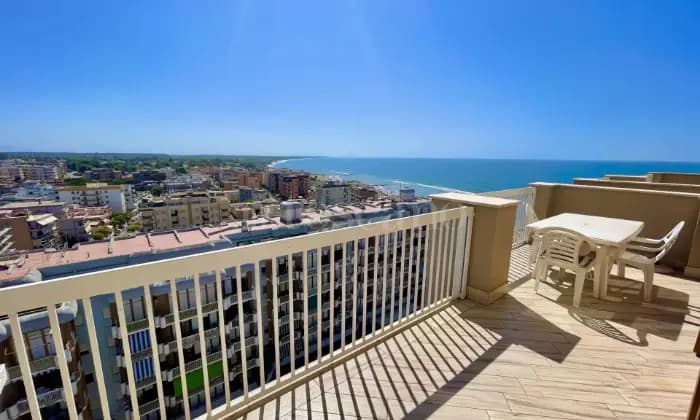 Rexer-Nettuno-Nettuno-tricamere-balconato-fronte-mare-Terrazzo