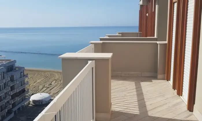 Rexer-Nettuno-Nettuno-tricamere-balconato-fronte-mare-CameraDaLetto