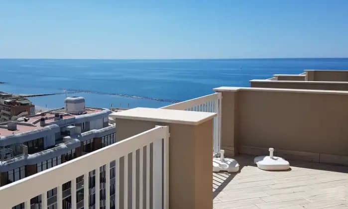 Rexer-Nettuno-Nettuno-tricamere-balconato-fronte-mare-Terrazzo