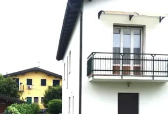 Rexer-Biandronno-Villa-indipendente-con-piscina-sul-lago-di-Varese-Giardino