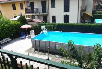 Rexer-Biandronno-Villa-indipendente-con-piscina-sul-lago-di-Varese-Giardino