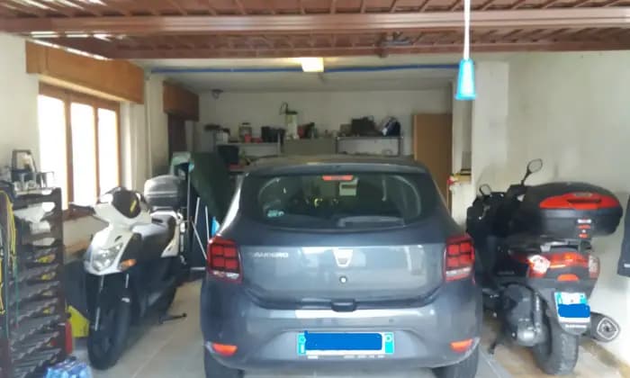 Rexer-Biandronno-Villa-indipendente-con-piscina-sul-lago-di-Varese-Garage