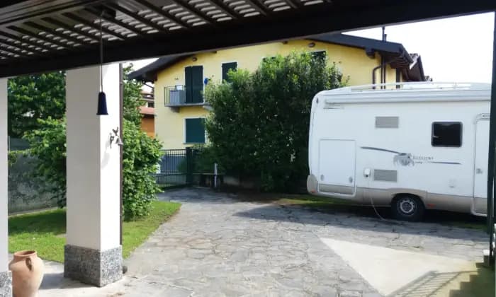Rexer-Biandronno-Villa-indipendente-con-piscina-sul-lago-di-Varese-Giardino