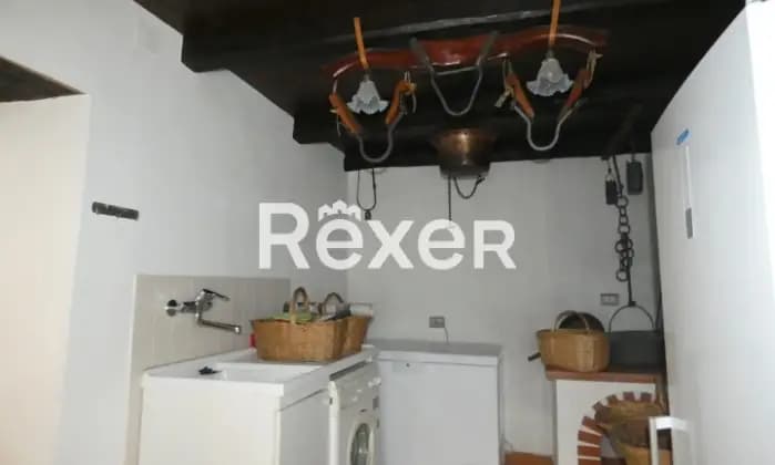 Rexer-VARESE-LIGURE-Varese-Ligure-Casa-patronale-con-ettari-di-terreni-Cucina