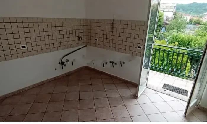 Rexer-Follo-Vendesi-appartamento-in-Via-Fratelli-Rosselli-Follo-Bagno