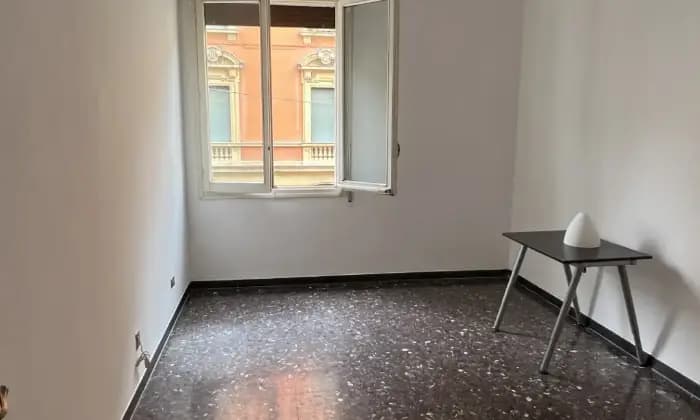 Rexer-Bologna-Vendesi-Ampio-e-Luminoso-Appartamento-in-Via-Don-Minzoni-CameraDaLetto