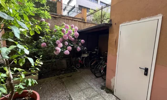Rexer-Bologna-Vendesi-Ampio-e-Luminoso-Appartamento-in-Via-Don-Minzoni-Giardino