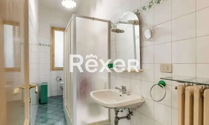 Rexer-FIRENZE-Centro-storico-Appartamento-di-quattro-vani-con-resede-esterna-tergale-Bagno