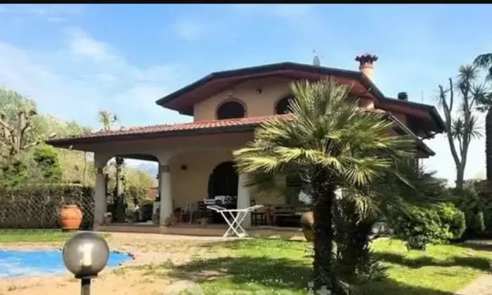 Rexer-Massa-Villa-in-vendita-in-via-degli-Olmi-a-Poveromo-Massa-Terrazzo