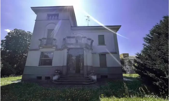 Rexer-Rovellasca-Vendesi-Villa-unifamiliare-via-Settembre-Rovellasca-Giardino
