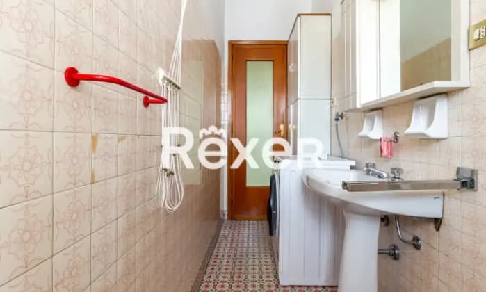 Rexer-TORINO-Zona-Nizza-Millefonti-Via-Genova-Appartamento-al-quarto-piano-Bagno