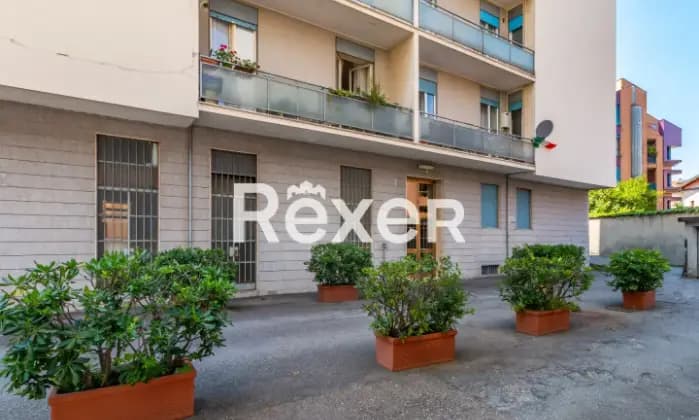 Rexer-Monza-Monza-Ampio-trilocale-con-doppio-balcone-al-piano-quarto-Terrazzo