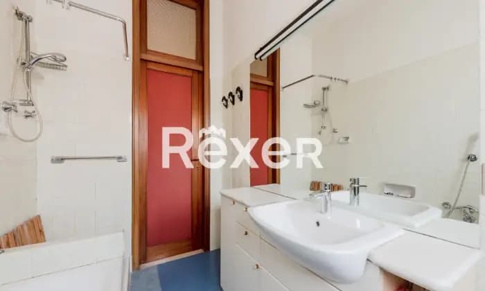 Rexer-Bologna-Bologna-Via-Toscanini-Appartamento-di-mq-con-giardino-e-posto-auto-Bagno
