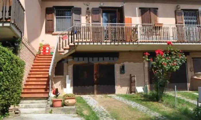 Rexer-Serramazzoni-Vendesi-villa-a-schiera-in-via-Monte-Cusna-Faeto-Serramazzoni-Giardino