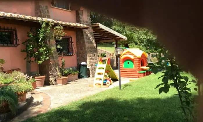 Rexer-Zagarolo-Villacasale-immersa-nel-verde-con-piscina-Giardino