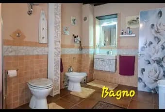 Rexer-Bagni-di-Lucca-Casa-di-paese-in-vendita-in-via-Cella-a-Bagni-di-Lucca-Bagno