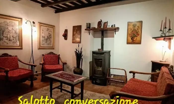 Rexer-Bagni-di-Lucca-Casa-di-paese-in-vendita-in-via-Cella-a-Bagni-di-Lucca-Salone