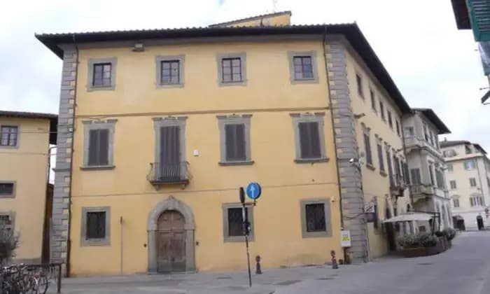 Rexer-Montevarchi-Appartamento-su-due-piani-in-vendita-in-piazza-Umberto-I-a-Montevarchi-Terrazzo