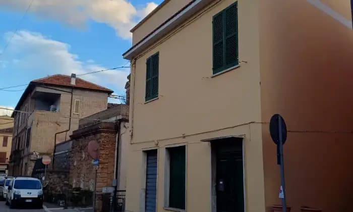 Rexer-Bisenti-Terratetto-unifamiliare-in-vendita-in-via-Roma-a-Bisenti-Garage