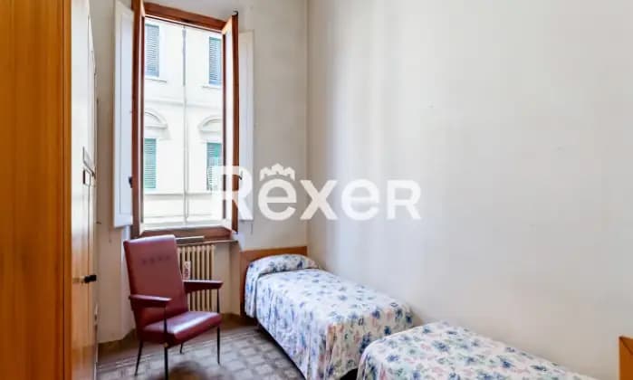 Rexer-Firenze-Dalmazia-Appartamento-di-vani-con-balcone-al-piano-primo-CameraDaLetto
