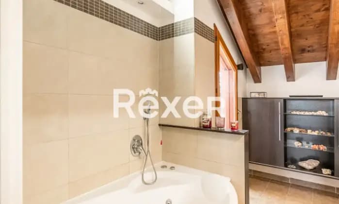 Rexer-Bollate-Appartamento-mansardato-di-mq-in-centro-paese-Bagno