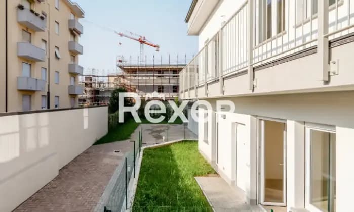 Rexer-Seregno-Bilocale-con-terrazzo-e-box-auto-Giardino