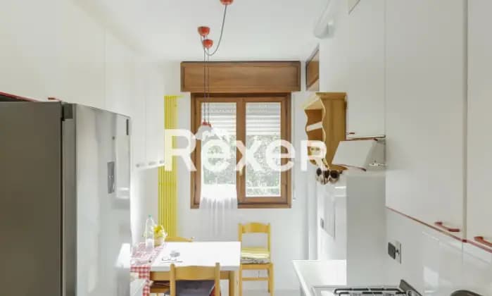 Rexer-Vimercate-Trilocale-al-terzo-piano-con-cantina-ed-autorimessa-mq-Cucina