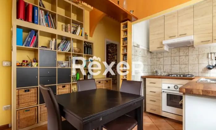 Rexer-Milano-Villa-indipendente-plurifamiliare-composta-da-due-trilocali-magazzino-box-e-giardino-di-mq-Cucina