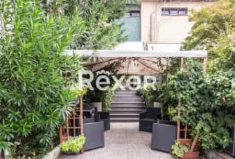 Rexer-Milano-Villa-indipendente-plurifamiliare-composta-da-due-trilocali-magazzino-box-e-giardino-di-mq-Giardino