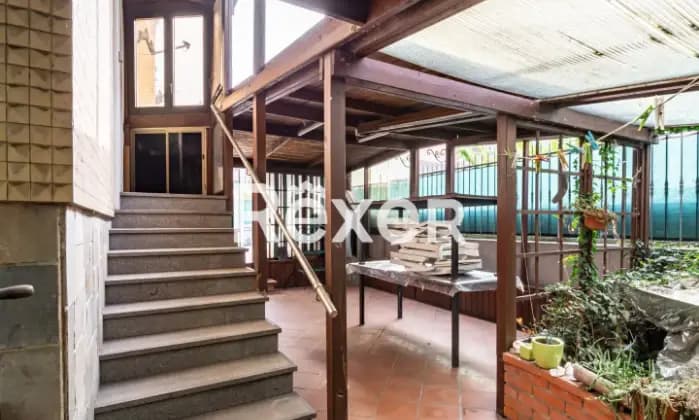 Rexer-Milano-Villa-indipendente-plurifamiliare-composta-da-due-trilocali-magazzino-box-e-giardino-di-mq-Altro