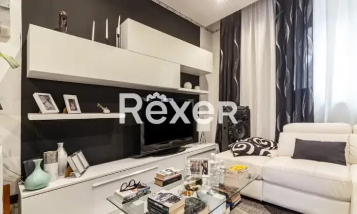 Rexer-Milano-Villa-indipendente-plurifamiliare-composta-da-due-trilocali-magazzino-box-e-giardino-di-mq-Salone