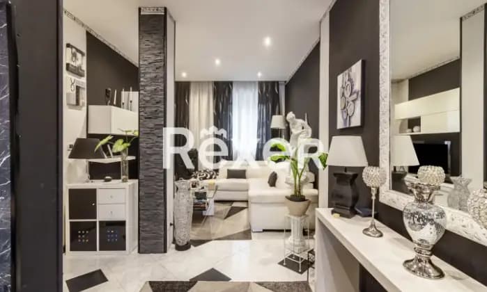 Rexer-Milano-Villa-indipendente-plurifamiliare-composta-da-due-trilocali-magazzino-box-e-giardino-di-mq-Bagno