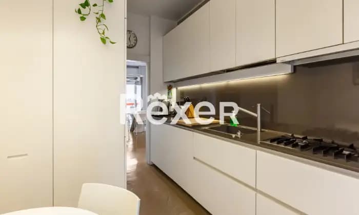 Rexer-Milano-Quadrilocale-piano-alto-con-doppi-servizi-cantina-e-box-auto-Cucina