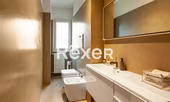 Rexer-Milano-Quadrilocale-piano-alto-con-doppi-servizi-cantina-e-box-auto-Bagno