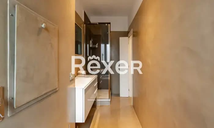 Rexer-Milano-Quadrilocale-piano-alto-con-doppi-servizi-cantina-e-box-auto-Bagno