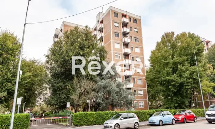 Rexer-Milano-Quadrilocale-piano-alto-con-doppi-servizi-cantina-e-box-auto-Giardino