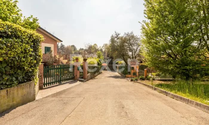 Rexer-Camparada-Ampia-Villa-Altro