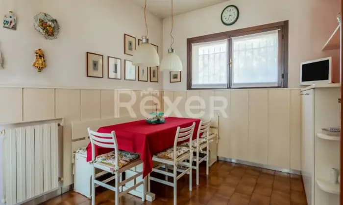 Rexer-Camparada-Ampia-Villa-Altro