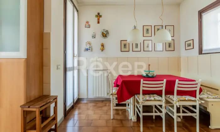 Rexer-Camparada-Ampia-Villa-Altro