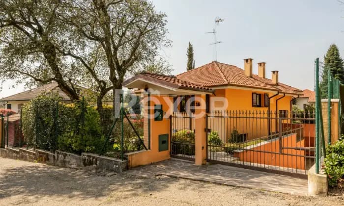 Rexer-Camparada-Ampia-Villa-Altro