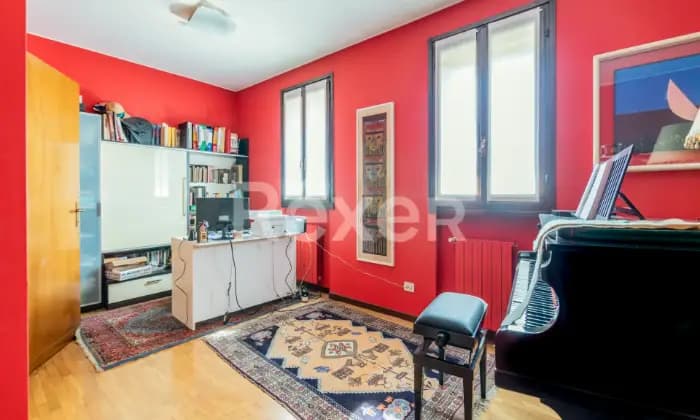 Rexer-Camparada-Ampia-Villa-Altro