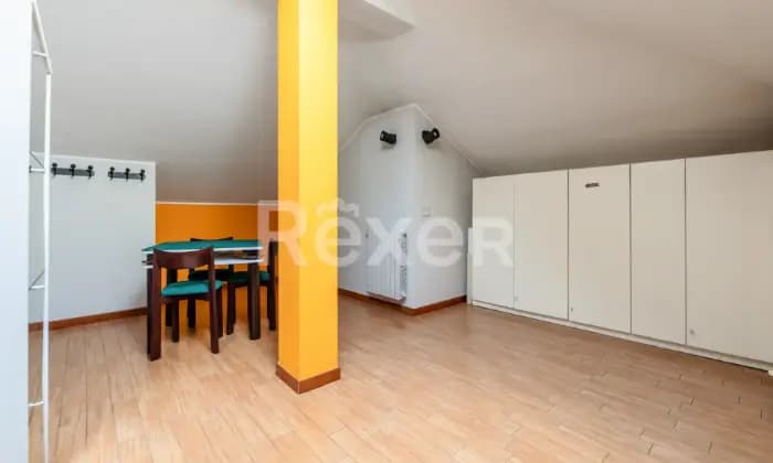 Rexer-Camparada-Ampia-Villa-Altro