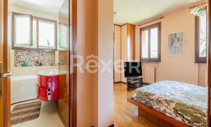 Rexer-Camparada-Ampia-Villa-Altro