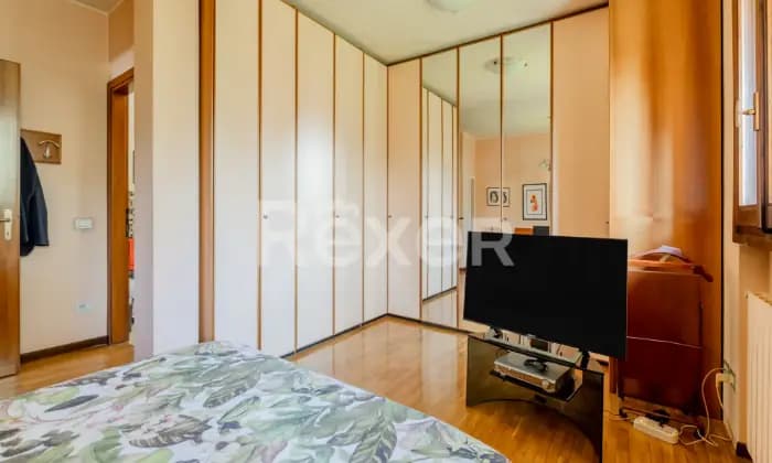 Rexer-Camparada-Ampia-Villa-Altro