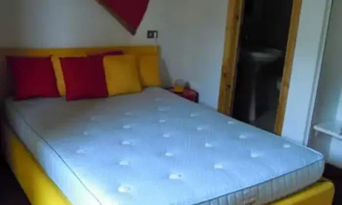 Rexer-Abetone-Caratteristico-appartamento-trilivello-sulle-piste-CAMERA-DA-LETTO