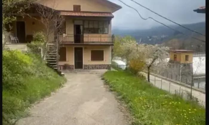 Rexer-Ventasso-Villa-in-vendita-in-via-del-Pigiolino-a-VentassoTerrazzo